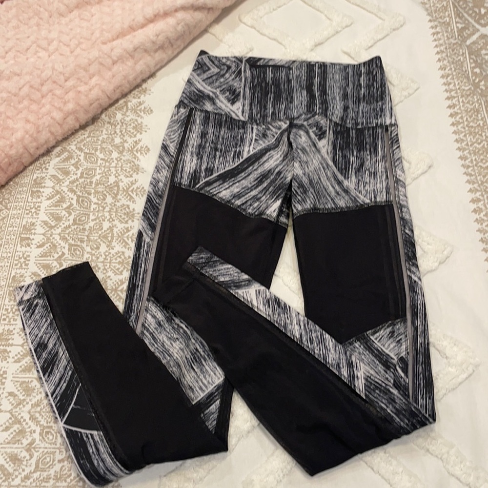 Lululemon black/white sheer leggings size 6